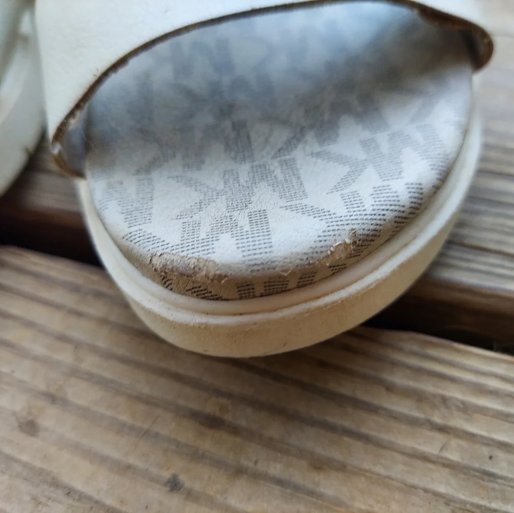 ☂️3/$30 -MK girls sandals,  size 12, white with gold